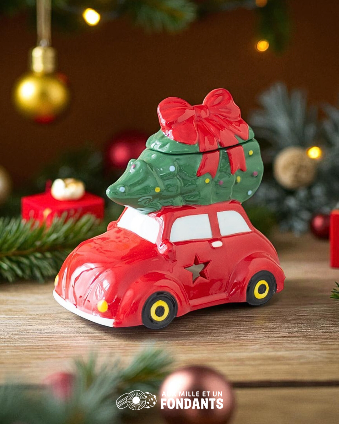 Voiture et son sapin