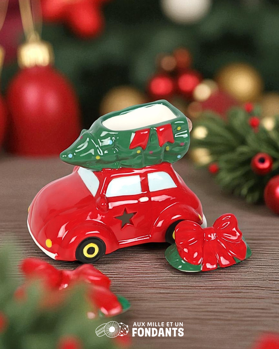 Voiture et son sapin